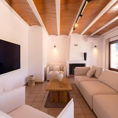 Villa Your Perfect Hideaway Only 5 Minutes From Ibiza *
