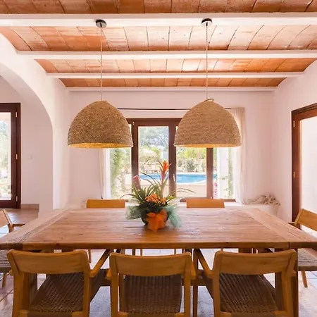 Your Perfect Hideaway Only 5 Minutes From Ibiza * Santa Eularia des Riu
