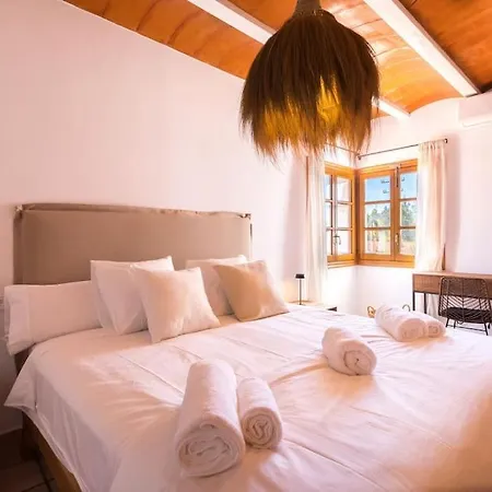 Your Perfect Hideaway Only 5 Minutes From Ibiza Willa *